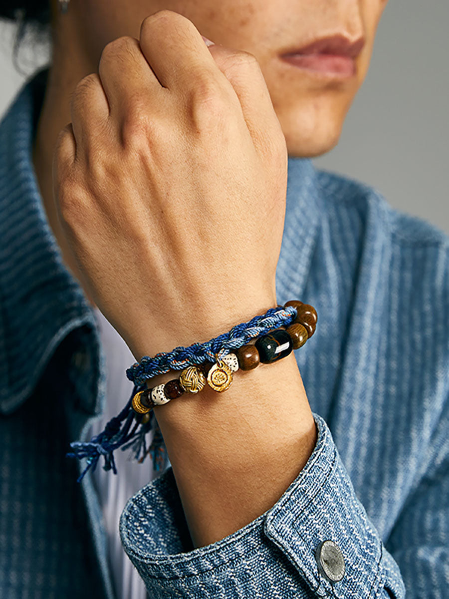 The Pure Essence Agate & Sandalwood Bracelet